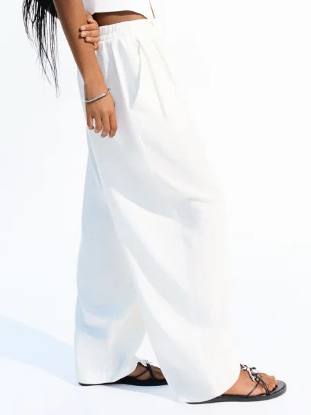 Bershka Pantaloni murdar alb