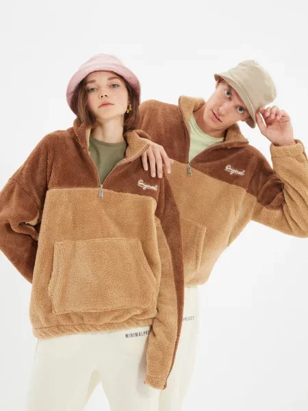 Lung tricou Trendyol cu guler de stand-up cu mâneci lungi