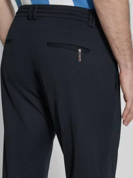 Spodnie materiałowe o kroju tapered fit w kant model ‘JUNO’ Cinque czarne