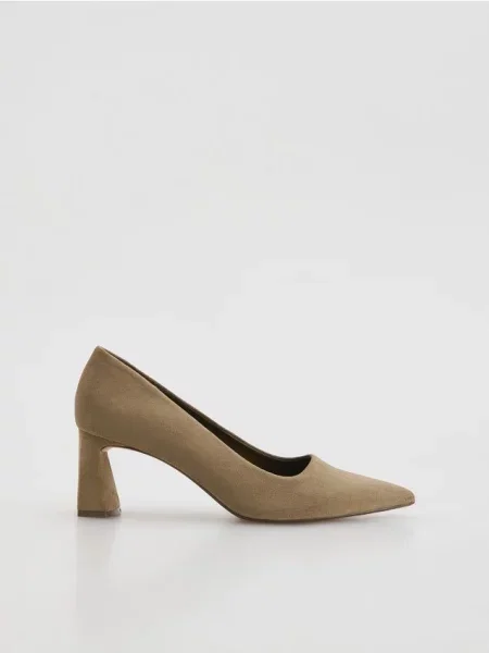 Туфли Reserved на толстом каблуке бежевые