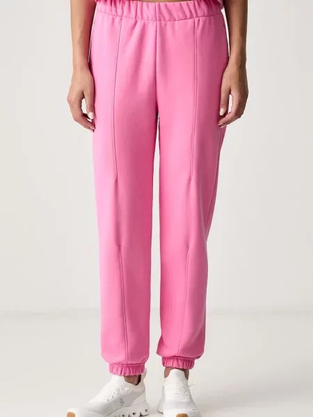 On pantaloni de trening pentru femei cu Club roz