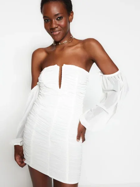 Sukienka wieczorowa Trendyol tiulowa biała