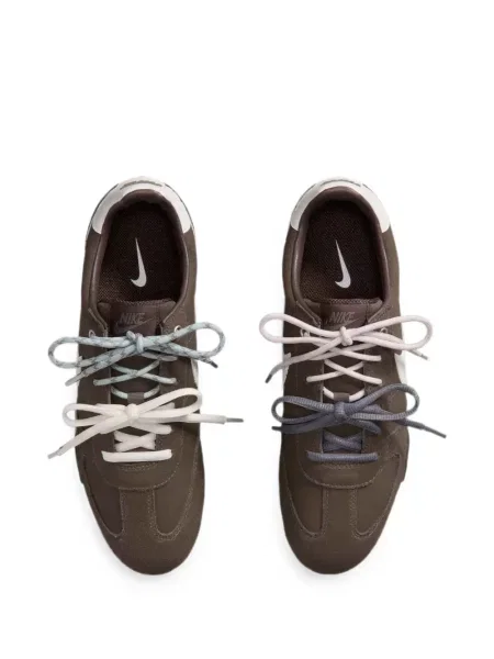 Szarvasbőr sneaker Nike autogrammal barna