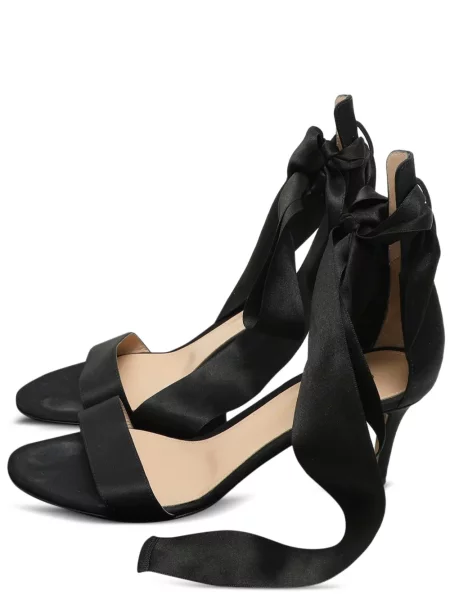 Sandale Gianvito Rossi din satin cu bretele negru