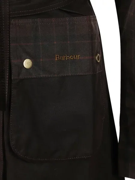 Cu centură trenci Barbour în carouri maro