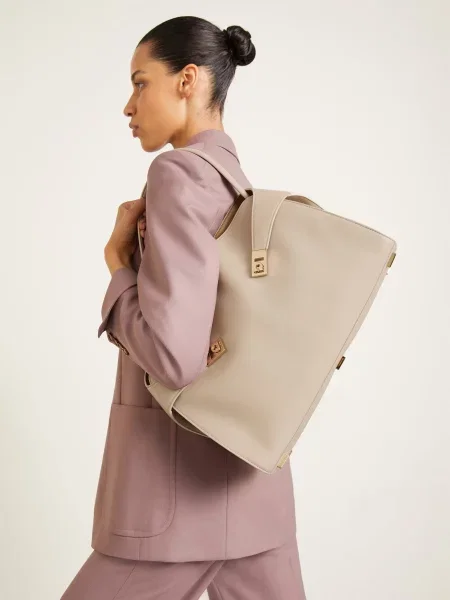 Ferragamo Torebka Hug Soft beige beżowa