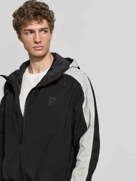 Kurtka w kroju regular fit z kapturem model Hugo czarna