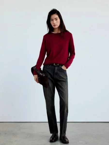 Sweter z cienkiej dzianiny z okrągłym dekoltem kasztanowy Kobieta XS MANGO