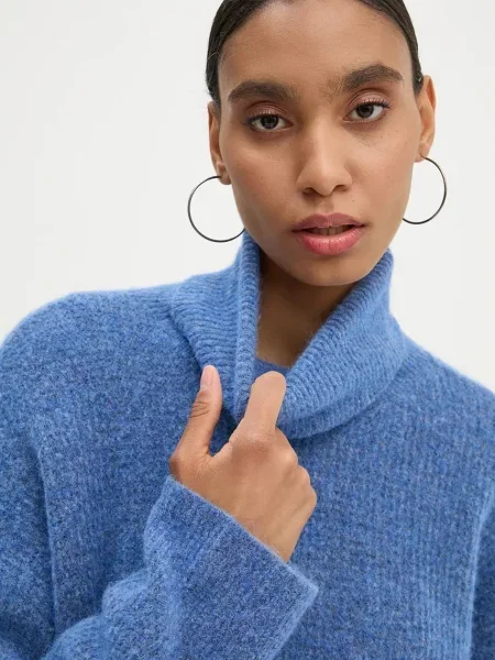 Volnen pulover Gestuz modra