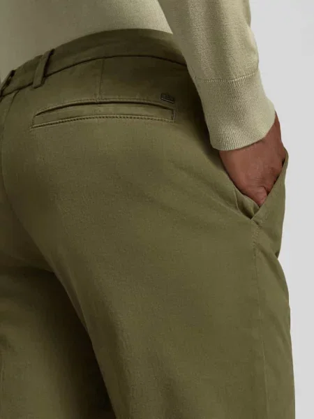 Chinosy o kroju slim fit z mieszanki bawełny model Boss oliwkowe