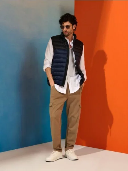 Sinsay Spodnie dresowe cargo slim beżowy