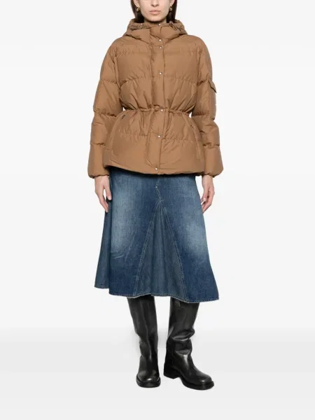 Krátký péřová bunda Moncler s kapucí hnědá