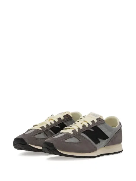 Велурени маратонки New Balance 530 с висока талия с принт сиво