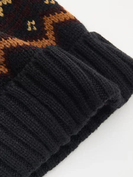 Шапка Reserved с помпоном