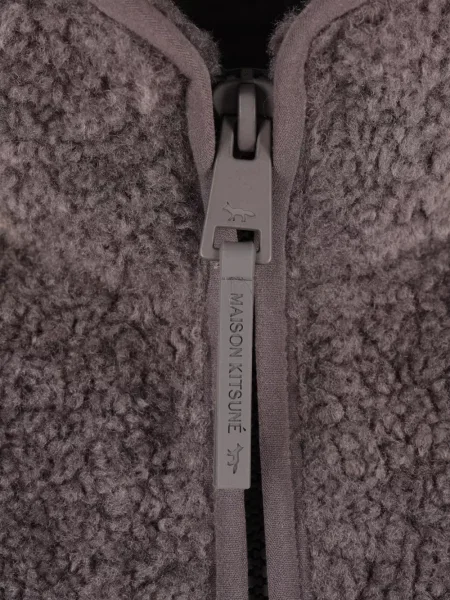 Vestă Maison Kitsune din fleece gri