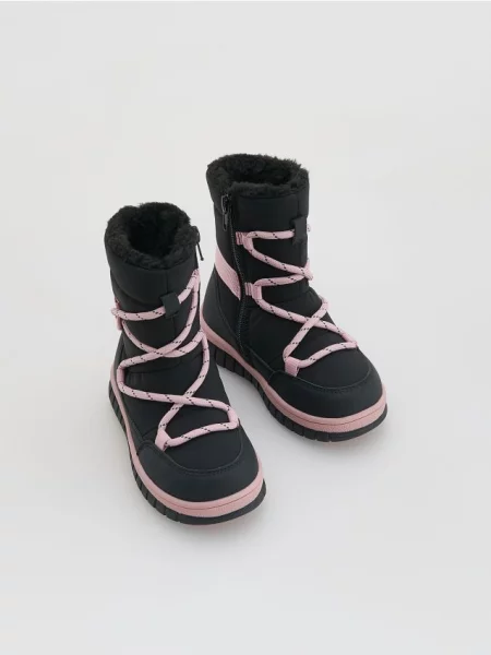 Утепленные ботинки Reserved на шнуровке черные