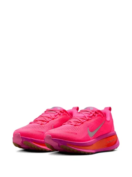 Grafic cămașă Nike alergare cu imagine roz