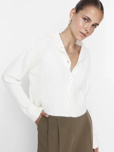 Trendyol Ecru Crop Měkký texturovaný svetr s vysokým výstřihem