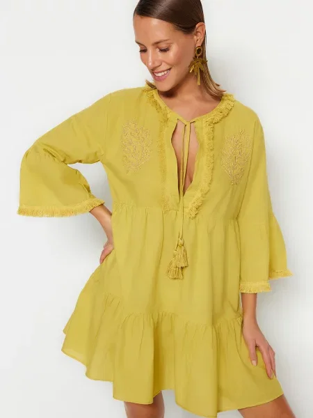 Мини рокля Trendyol бродирана зелено