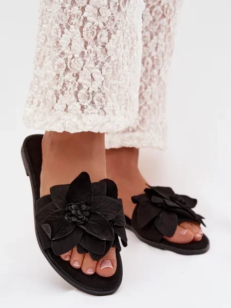 Copati Boto s cvetličnim vzorcem črna