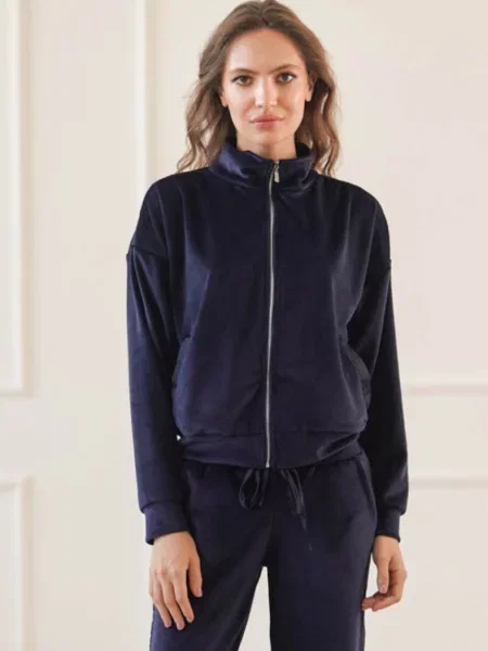 Велюровая толстовка Komilfo черная