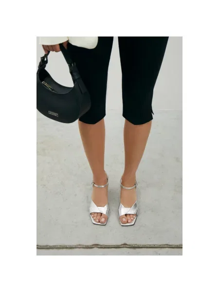 Кожаные босоножки Evaluna серебряные