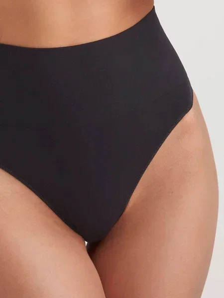 Моделирующие трусики стринг FIGI_GATTA_STRING_CORRECT_SENSUAL_SKIN чорні