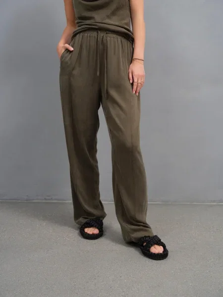 A LOT LESS Pantaloni Johanna oliv