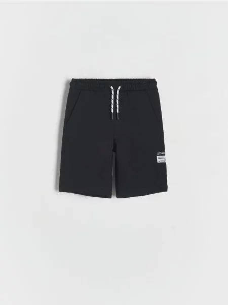 Reserved Pantaloni scurți din negru