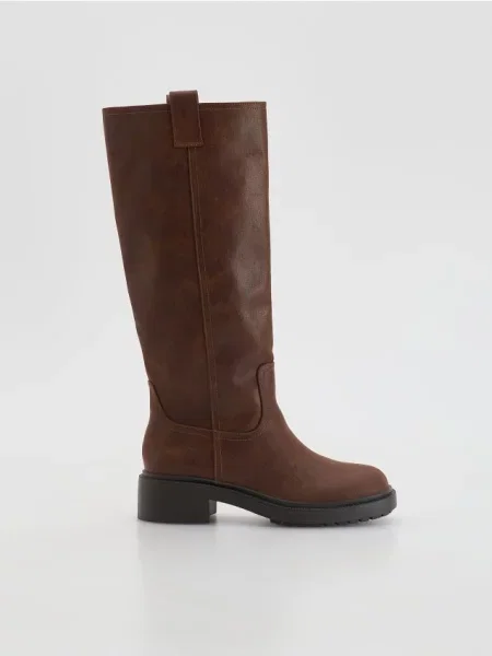 Сапоги Reserved на низком каблуке коричневые