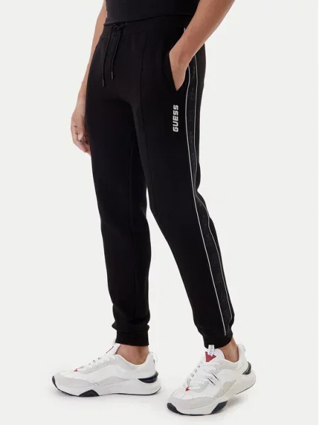 GUESS ACTIVE Jogger nadrág fekete