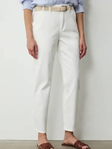 Medicine jeansy carrot białe