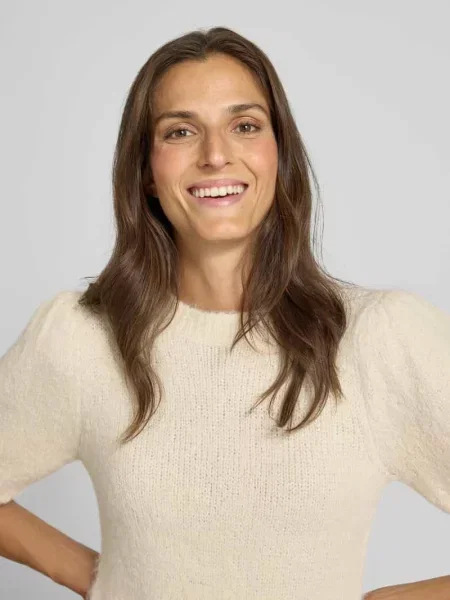 Sweter z dzianiny o kroju regular fit z dodatkiem wełny model ‘NOVAH’ Vero Moda