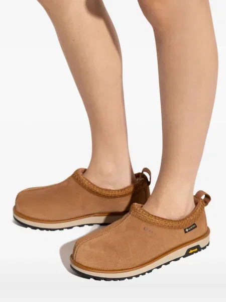 Papuci de casă Ugg din piele de căprioară maro
