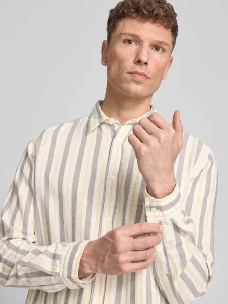 Koszula casualowa o kroju regular fit z mieszanka bawełny i model ERILLO' Hugo