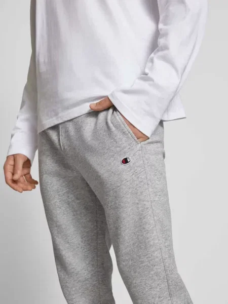 Spodnie dresowe o kroju regular fit z wyhaftowanym logo Champion
