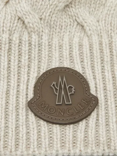 Căciulă Moncler tricotate cu autograf