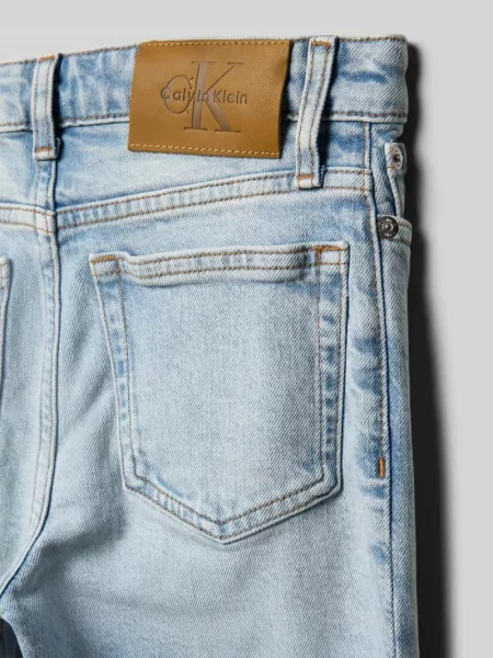 Jeansy o kroju straight fit z mieszanki bawełny Calvin Klein Jeans niebieskie