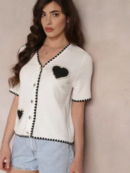 Kardigan z Ozdobnymi Sercami Zdobionymi Perełkami z Afina biały