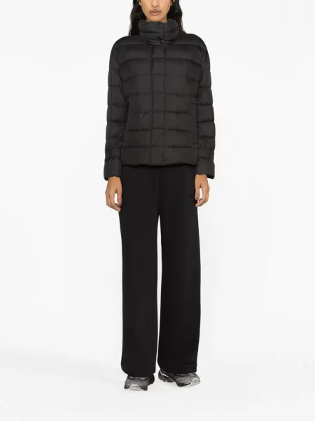 Péřová bunda Woolrich černá