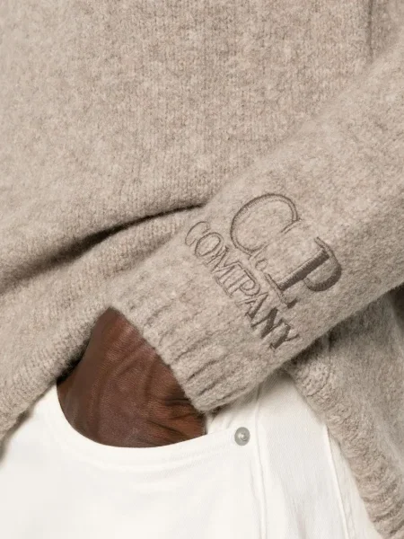 Pulover C.p. Company cu broderie