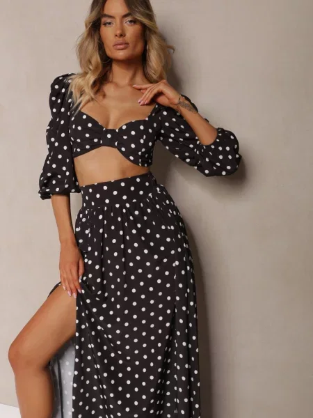 Komplet w Kropki Krótki Top z Dekoltem Spódnica z Gumką w Talii Wandrea czarny
