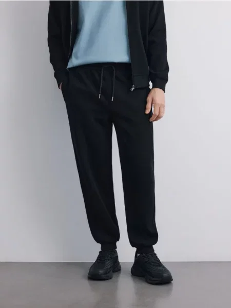 Reserved Pantaloni sport comfort fit negru