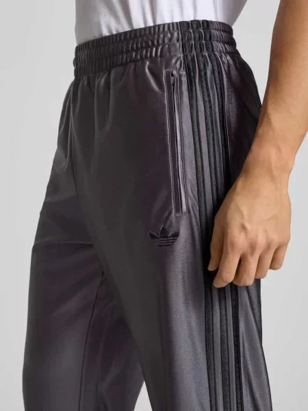 Spodnie sportowe Adidas Originals z autografem fioletowy