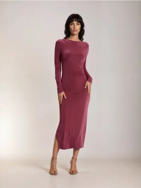 Сукня міді з драпіровкою та розрізом рожевий