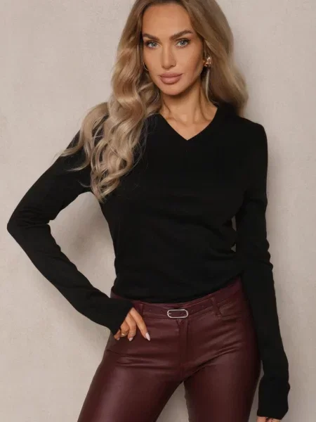 Casualowy Sweter z Dekoltem w Serek Amitta czarny