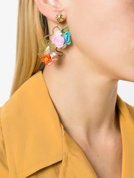 Květinové asymetrické náušnice Amir Slama s aplikacemi