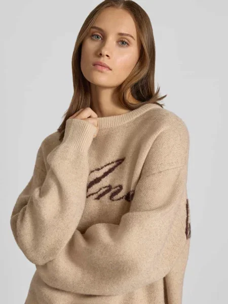 Sweter z dzianiny o kroju oversized z detalami z logo Another Cotton Lab
