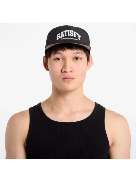 Шапка с козирки Satisfy черно