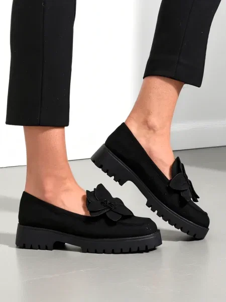 Велурени мокасини Resti на цветя черно